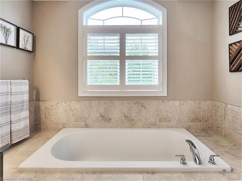 5-2086 Ghent Avenue, Burlington, ON - Indoor Photo Showing Bathroom