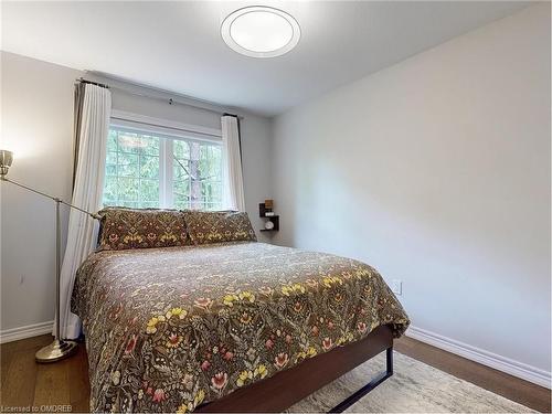 5-2086 Ghent Avenue, Burlington, ON - Indoor Photo Showing Bedroom