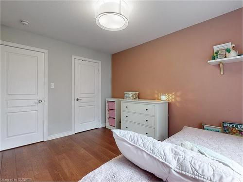 5-2086 Ghent Avenue, Burlington, ON - Indoor Photo Showing Bedroom