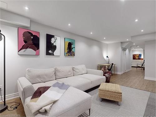 5-2086 Ghent Avenue, Burlington, ON - Indoor Photo Showing Living Room