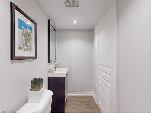 5-2086 Ghent Avenue, Burlington, ON - Indoor Photo Showing Bathroom