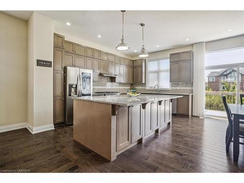 3186 Hines Drive, Oakville, ON - Indoor Photo Showing Kitchen With Stainless Steel Kitchen With Upgraded Kitchen