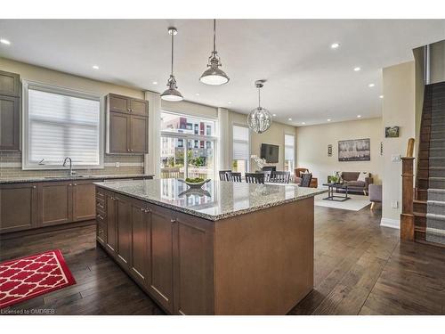 3186 Hines Drive, Oakville, ON - Indoor Photo Showing Kitchen With Upgraded Kitchen