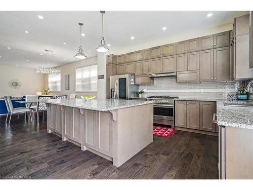 3186 Hines Drive, Oakville, ON - Indoor Photo Showing Kitchen With Upgraded Kitchen