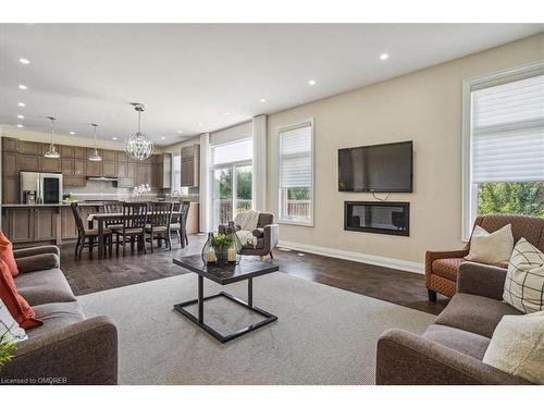 3186 Hines Drive, Oakville, ON - Indoor Photo Showing Living Room