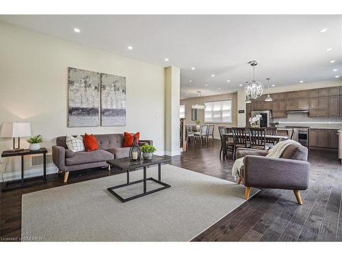 3186 Hines Drive, Oakville, ON - Indoor Photo Showing Living Room