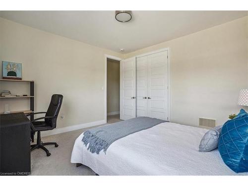 3186 Hines Drive, Oakville, ON - Indoor Photo Showing Bedroom