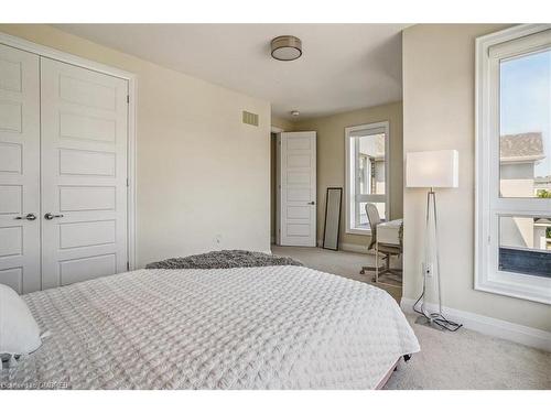 3186 Hines Drive, Oakville, ON - Indoor Photo Showing Bedroom