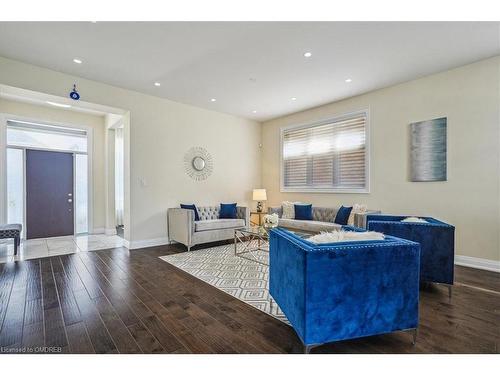 3186 Hines Drive, Oakville, ON - Indoor Photo Showing Living Room