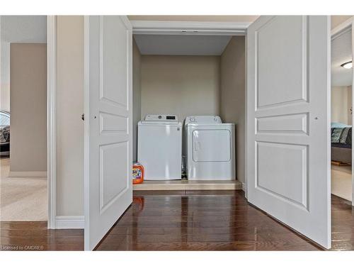 141 Chartwell Circle Circle, Hamilton, ON - Indoor Photo Showing Laundry Room