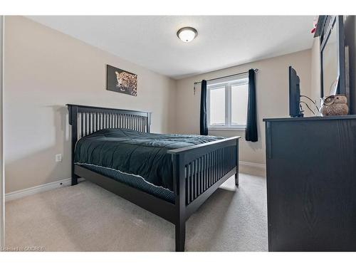 141 Chartwell Circle Circle, Hamilton, ON - Indoor Photo Showing Bedroom