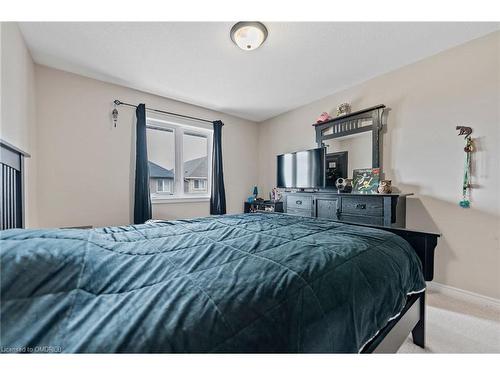 141 Chartwell Circle Circle, Hamilton, ON - Indoor Photo Showing Bedroom