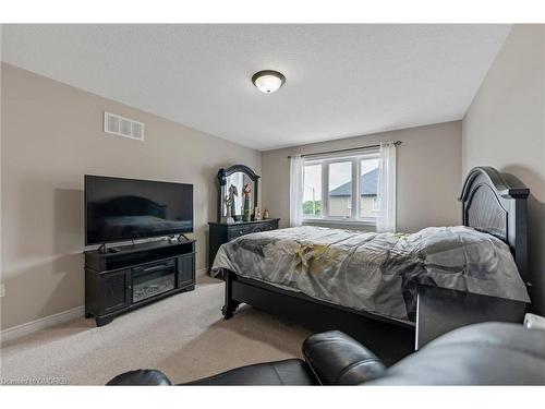 141 Chartwell Circle Circle, Hamilton, ON - Indoor Photo Showing Bedroom