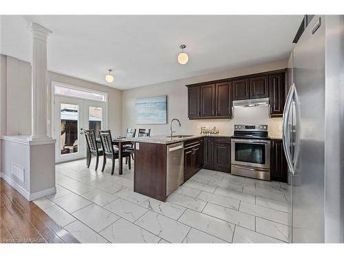 141 Chartwell Circle Circle, Hamilton, ON - Indoor Photo Showing Kitchen