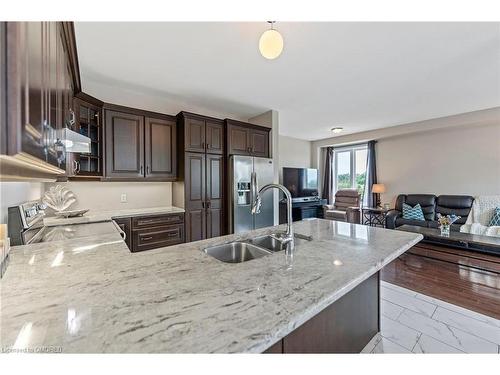 141 Chartwell Circle Circle, Hamilton, ON - Indoor Photo Showing Kitchen With Double Sink