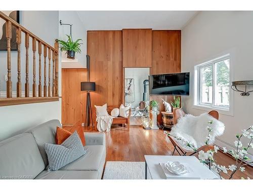 20-2145 Sherobee Road, Mississauga, ON - Indoor Photo Showing Living Room