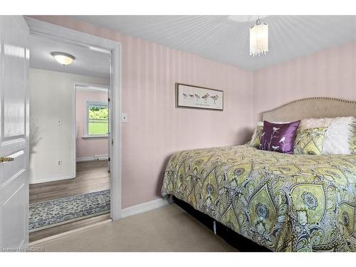 14 Lynnwood Avenue, Grimsby, ON - Indoor Photo Showing Bedroom