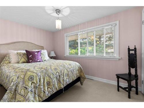 14 Lynnwood Avenue, Grimsby, ON - Indoor Photo Showing Bedroom