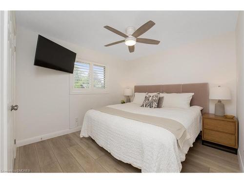 596 Thornwood Avenue, Burlington, ON - Indoor Photo Showing Bedroom