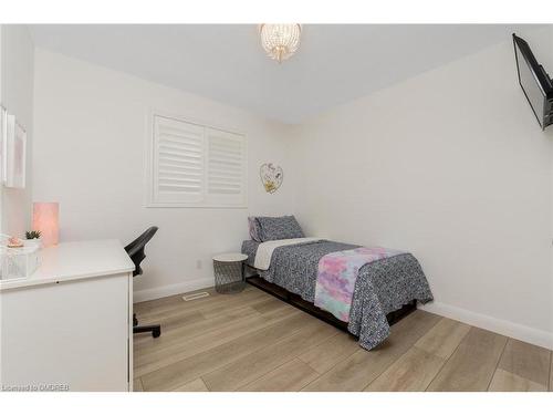 596 Thornwood Avenue, Burlington, ON - Indoor Photo Showing Bedroom