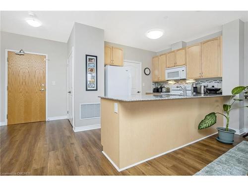 212-383 Main Street E, Milton, ON - Indoor Photo Showing Kitchen