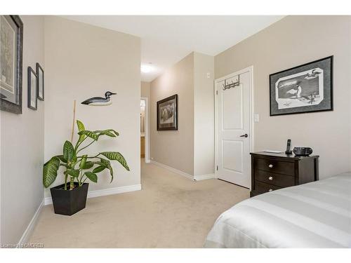 212-383 Main Street E, Milton, ON - Indoor Photo Showing Bedroom