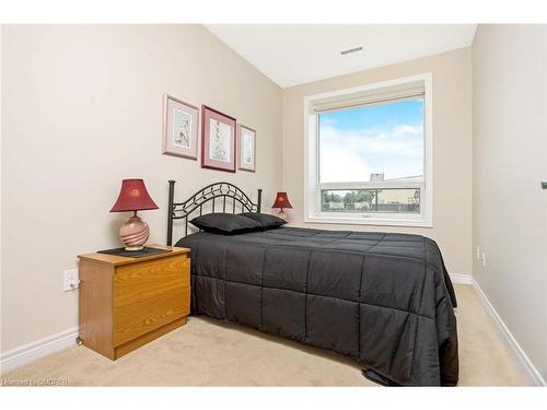 212-383 Main Street E, Milton, ON - Indoor Photo Showing Bedroom