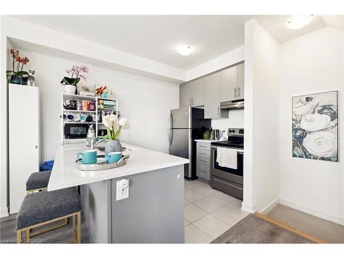 61-590 North Service Road, Stoney Creek, ON - Indoor Photo Showing Kitchen