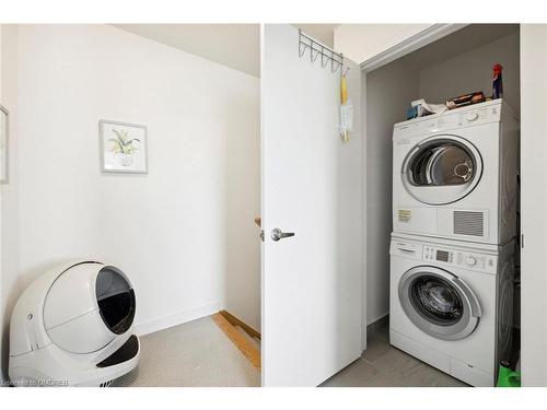 61-590 North Service Road, Stoney Creek, ON - Indoor Photo Showing Laundry Room