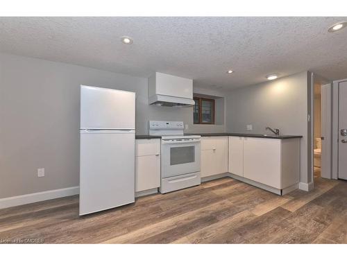 870 Queens Avenue, London, ON - Indoor Photo Showing Kitchen