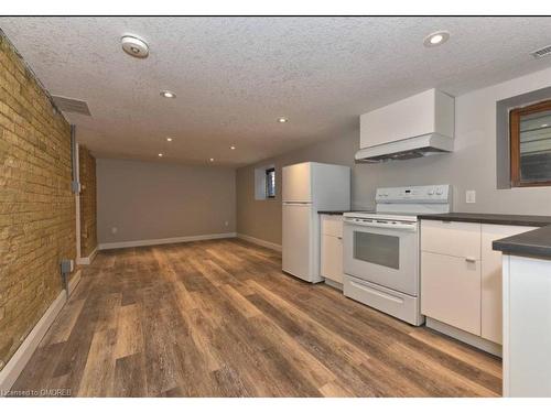 870 Queens Avenue, London, ON - Indoor Photo Showing Kitchen