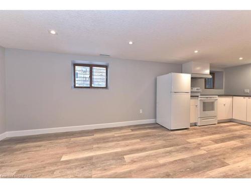 870 Queens Avenue, London, ON - Indoor Photo Showing Kitchen