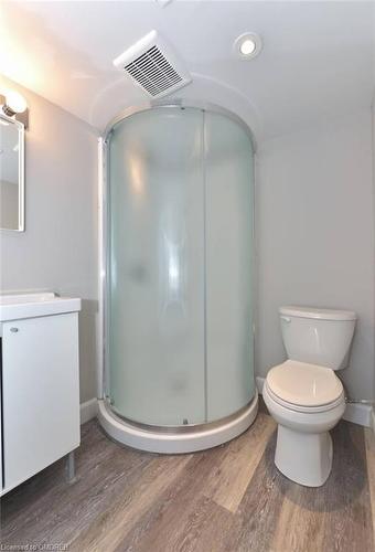 870 Queens Avenue, London, ON - Indoor Photo Showing Bathroom