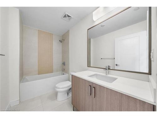 404-1575 Lakeshore Road W, Mississauga, ON - Indoor Photo Showing Bathroom