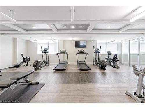 404-1575 Lakeshore Road W, Mississauga, ON - Indoor Photo Showing Gym Room