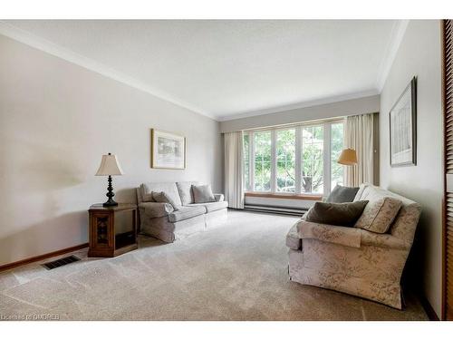 17 Mary Street, Milton, ON - Indoor Photo Showing Living Room