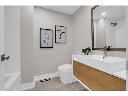 4058 Spruce Avenue, Burlington, ON - Indoor Photo Showing Bathroom