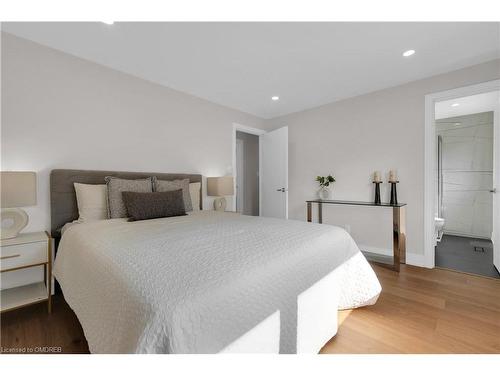 4058 Spruce Avenue, Burlington, ON - Indoor Photo Showing Bedroom