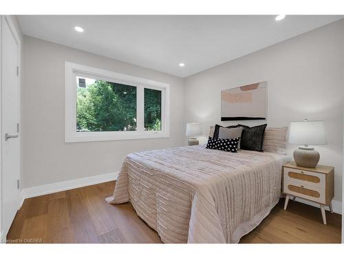 4058 Spruce Avenue, Burlington, ON - Indoor Photo Showing Bedroom