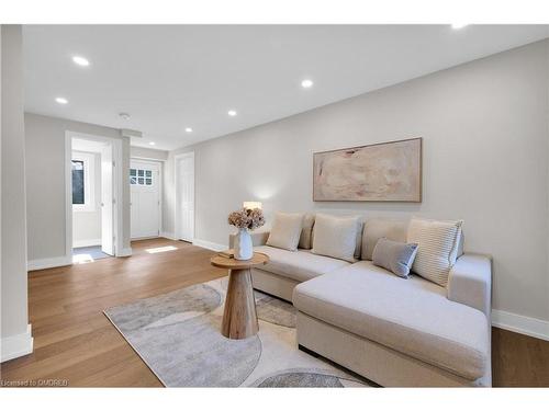 4058 Spruce Avenue, Burlington, ON - Indoor Photo Showing Living Room