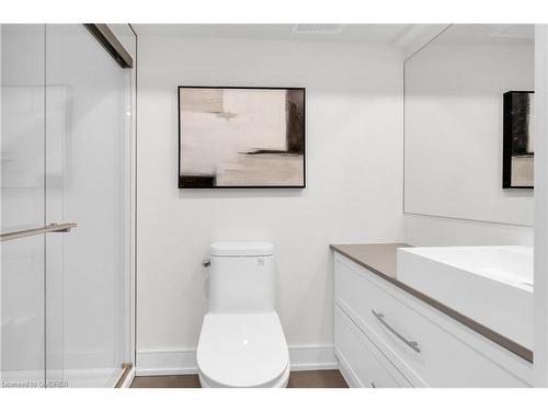 4058 Spruce Avenue, Burlington, ON - Indoor Photo Showing Bathroom