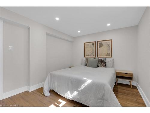 4058 Spruce Avenue, Burlington, ON - Indoor Photo Showing Bedroom