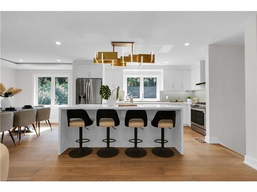 4058 Spruce Avenue, Burlington, ON - Indoor Photo Showing Kitchen With Upgraded Kitchen