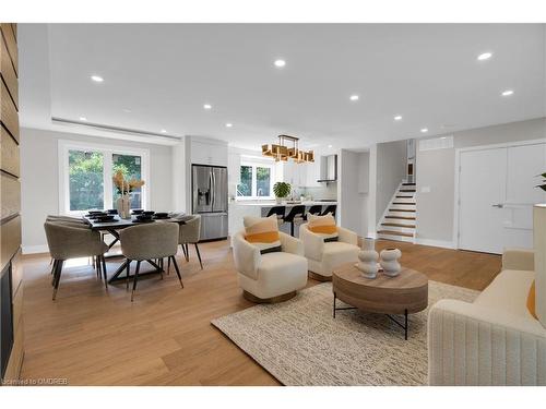 4058 Spruce Avenue, Burlington, ON - Indoor Photo Showing Living Room