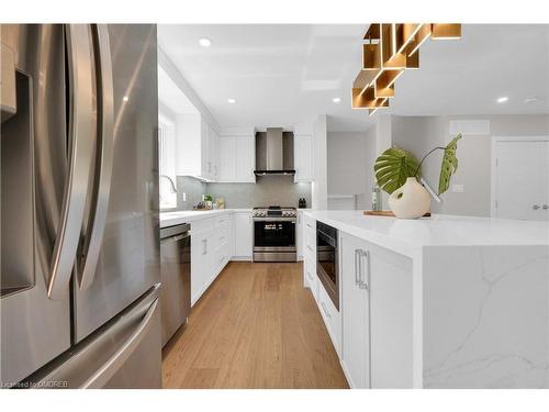 4058 Spruce Avenue, Burlington, ON - Indoor Photo Showing Kitchen With Upgraded Kitchen