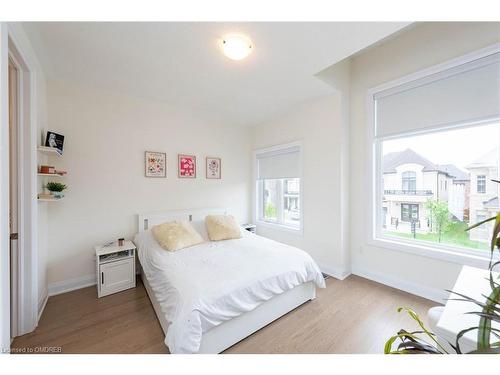 2437 Irene Crescent, Oakville, ON - Indoor Photo Showing Bedroom