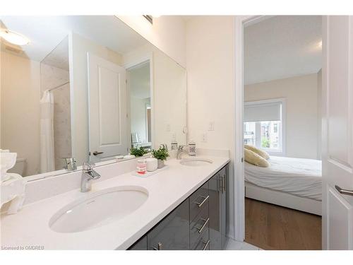 2437 Irene Crescent, Oakville, ON - Indoor Photo Showing Bathroom