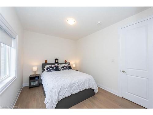 2437 Irene Crescent, Oakville, ON - Indoor Photo Showing Bedroom