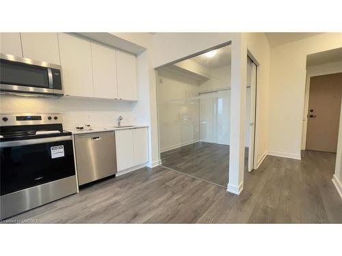 513-1440 Clarriage Court, Milton, ON - Indoor Photo Showing Kitchen With Stainless Steel Kitchen