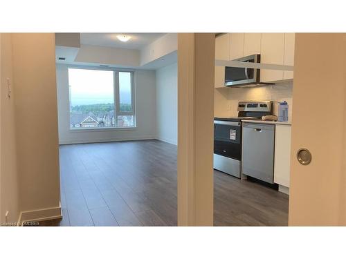 513-1440 Clarriage Court, Milton, ON - Indoor Photo Showing Kitchen